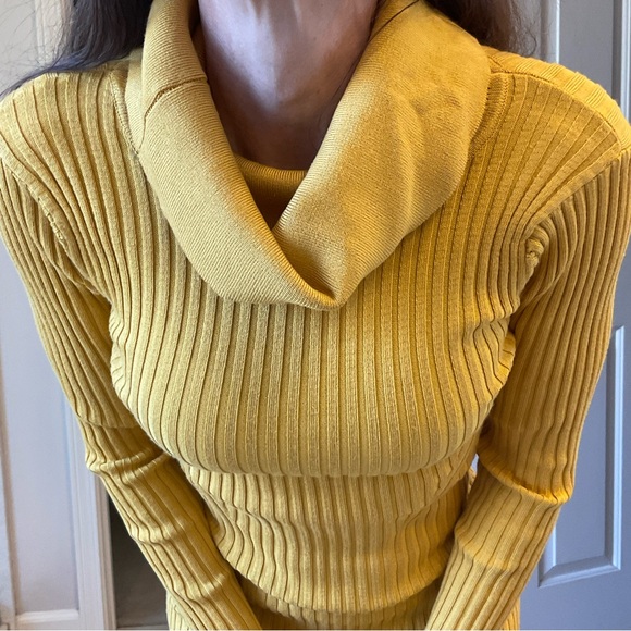 Cowl Neck Sweater Ribbed, Yellow, soft, lots of stretch, with sunscreen, Sz S - Picture 4 of 7